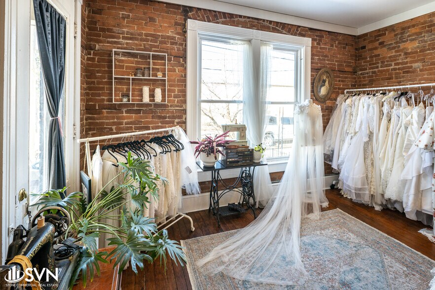 More Photos Of 726 N Limestone, Lexington General Retail For Sale