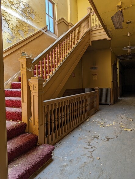 More Photos Of 911-917 W 1st Ave, Spokane Office For Sale