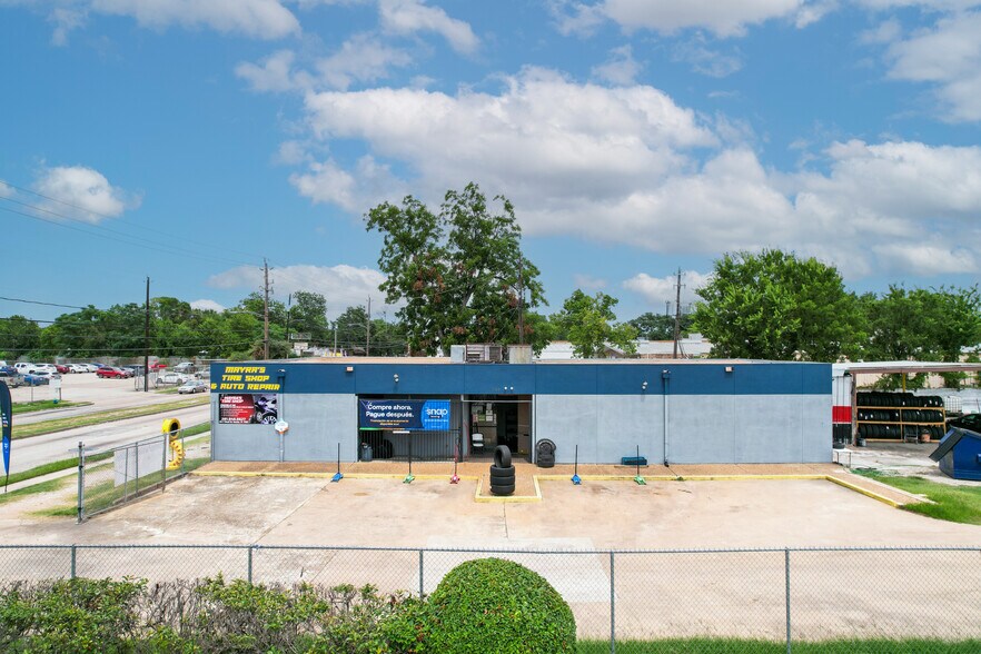 More Photos Of 614 E Tidwell Rd, Houston Auto Repair For Sale