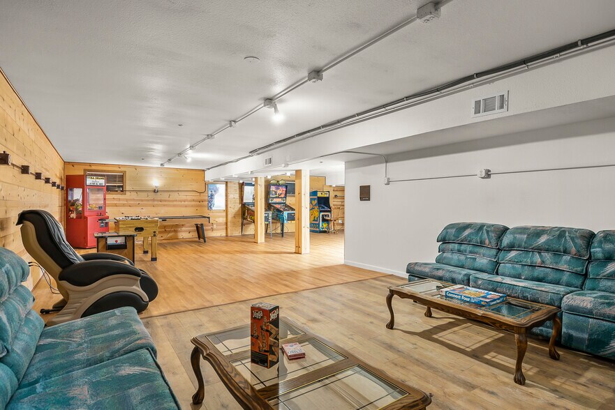 More Photos Of 790 California 2, Wrightwood Specialty For Sale