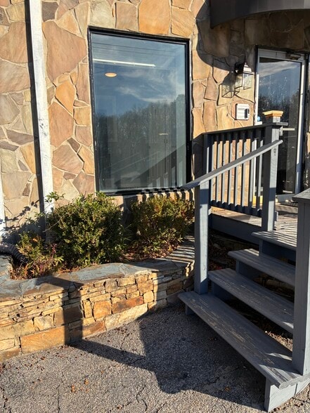 More Photos Of 737 Main St, Stone Mountain Office For Lease