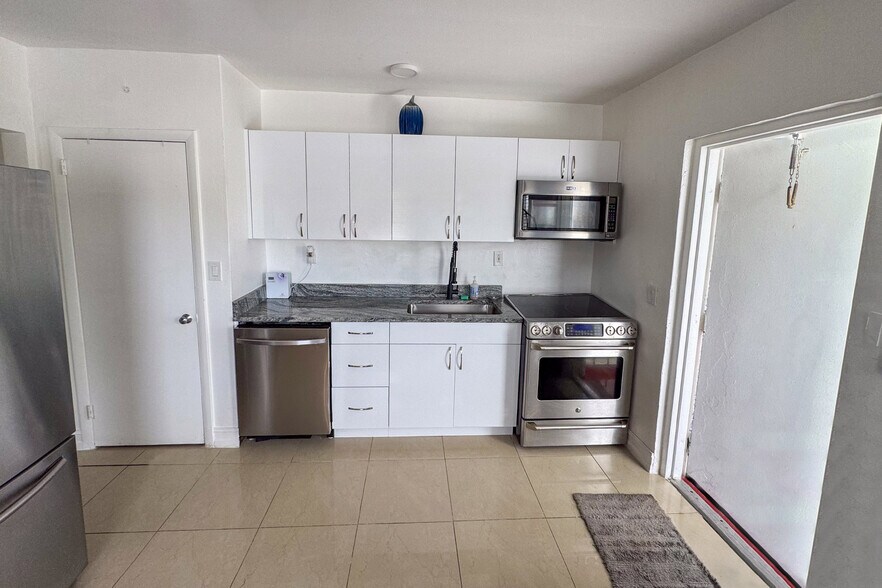 More Photos Of 1801 Spruce Ave, West Palm Beach Apartments For Sale