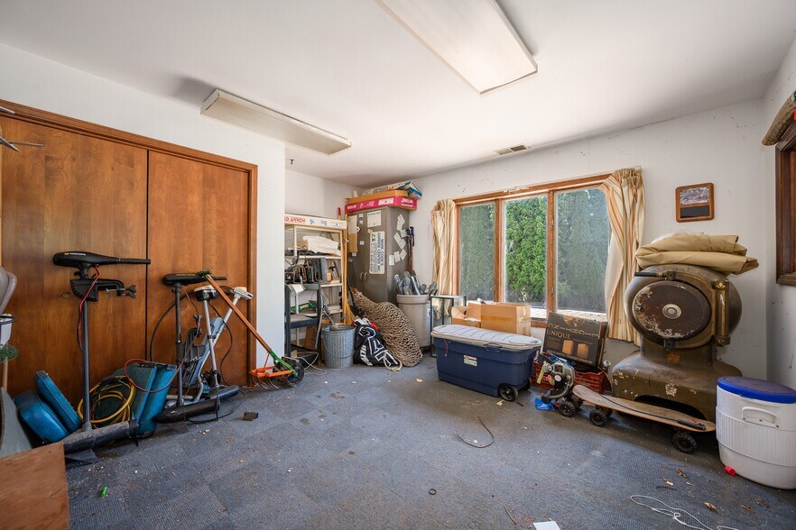 More Photos Of 101 E Main St, Lake Zurich Garden Center For Sale