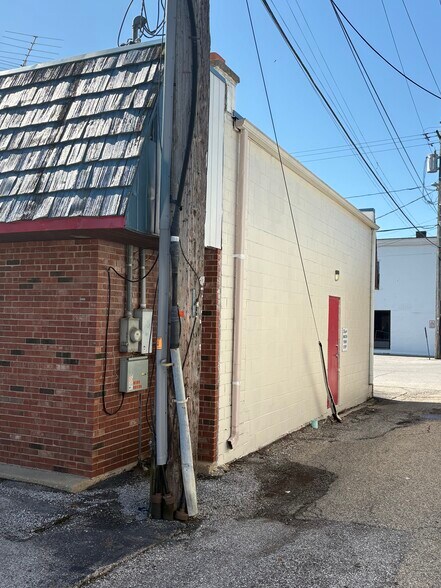 More Photos Of 301 N Michigan St, Plymouth Freestanding For Sale