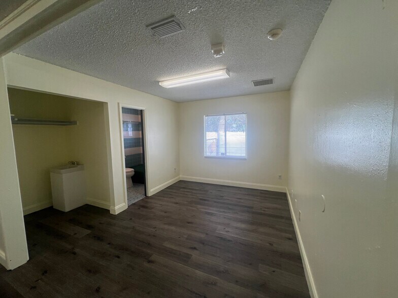 More Photos Of 4527 Carter St, Orlando Daycare Center For Lease