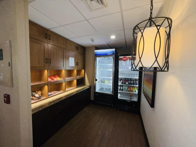 More Photos Of 9169 Markville Dr, Dallas Hotel For Sale