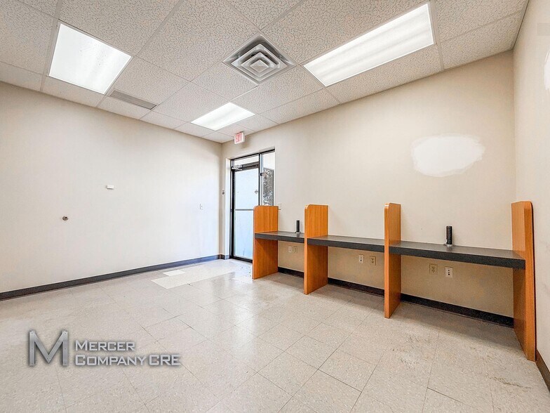 More Photos Of 3613-3621 S Moulton Dr, Oklahoma City Service For Lease