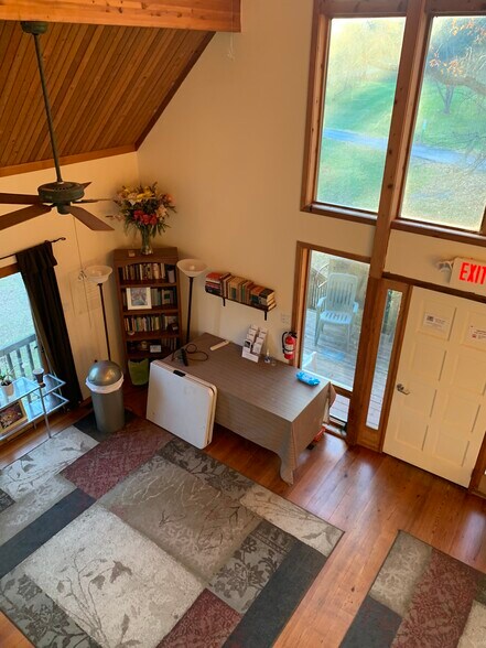 More Photos Of 16913 Germantown Rd, Germantown Religious Facility For Lease