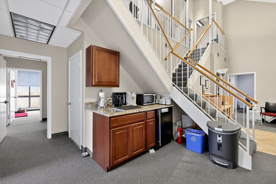 More Photos Of 6183 Executive Blvd, North Bethesda Office For Lease