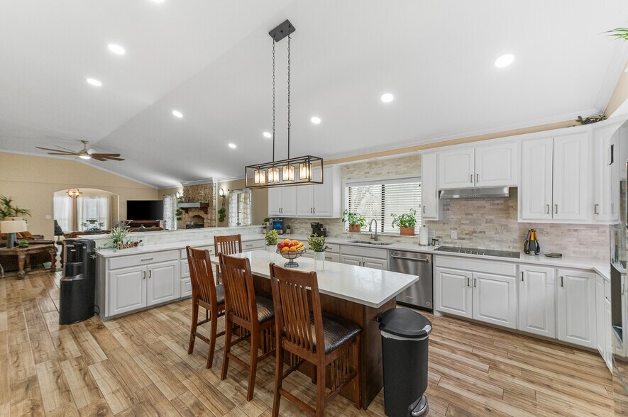 More Photos Of 101 Hunters Glen Dr, San Marcos Flex For Sale