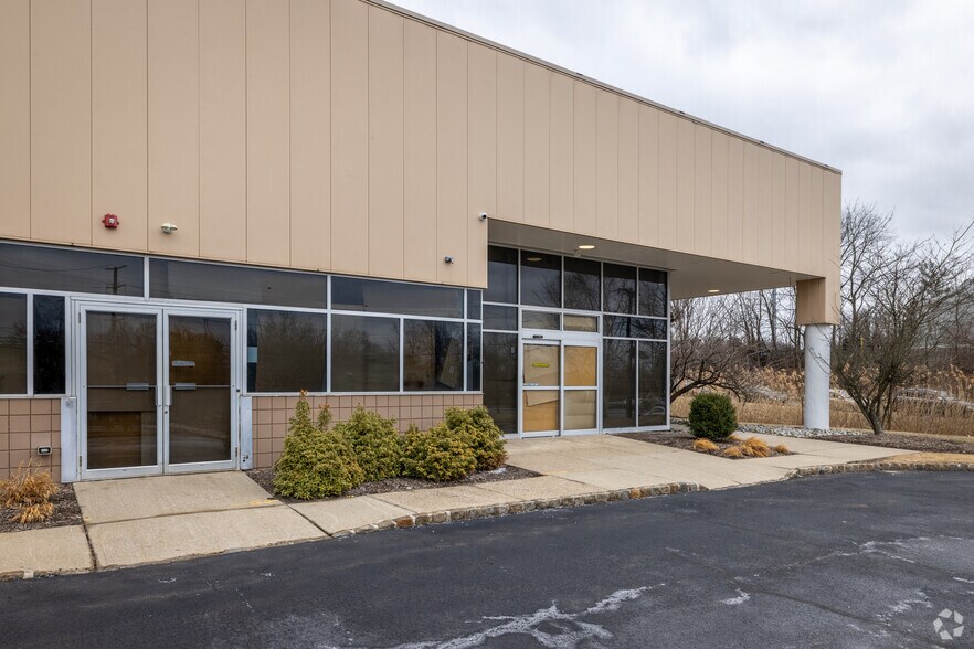 More Photos Of 1 Dodge Dr, West Caldwell Warehouse For Lease