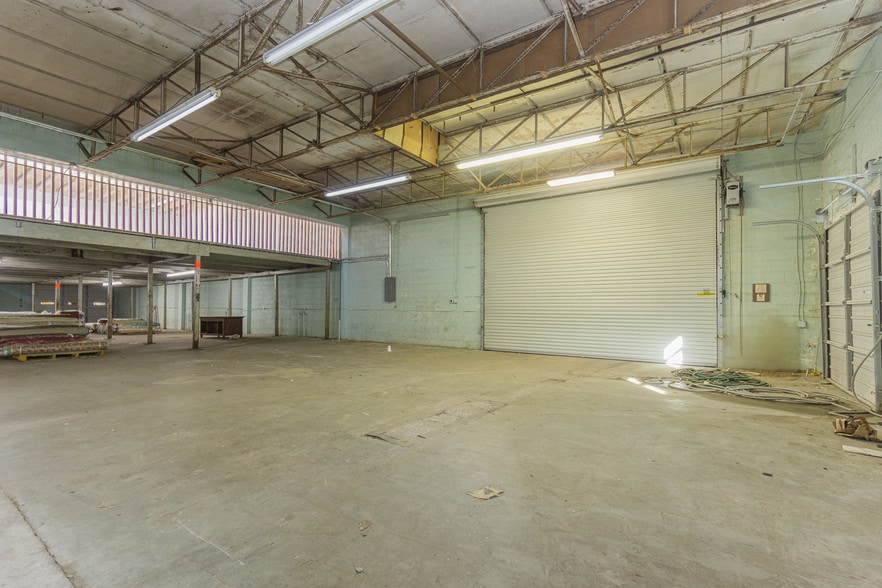 More Photos Of 2415 Church St, Galveston Light Distribution For Lease