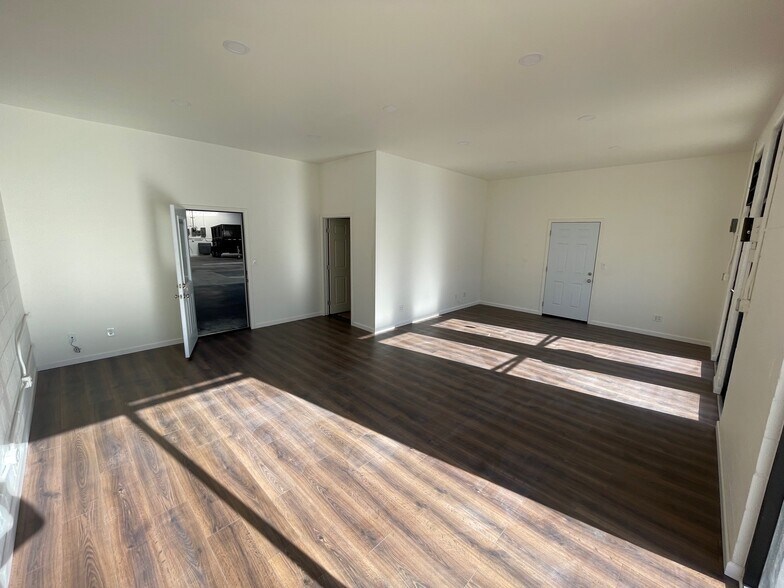 More Photos Of 13425 Beach Ave, Marina del Rey Warehouse For Lease