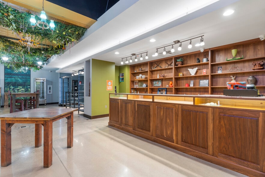 More Photos Of 621 S Kenosha Ave, Tulsa Auto Repair For Sale