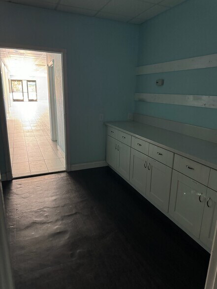 More Photos Of 12889 Rancho Penasquitos Blvd, San Diego Freestanding For Lease