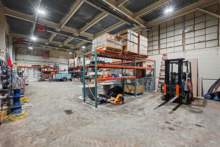 More Photos Of 5650 Jamestown Rd, Shelby Township Warehouse For Sale