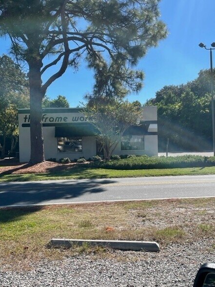 More Photos Of 1305 Floral Pky, Wilmington Freestanding For Lease