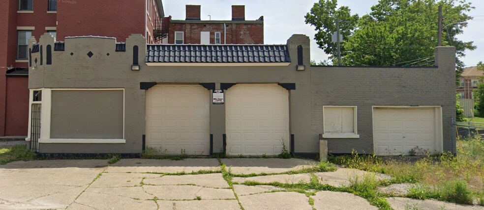 More Photos Of 701 E McMillan St, Cincinnati Auto Repair For Sale