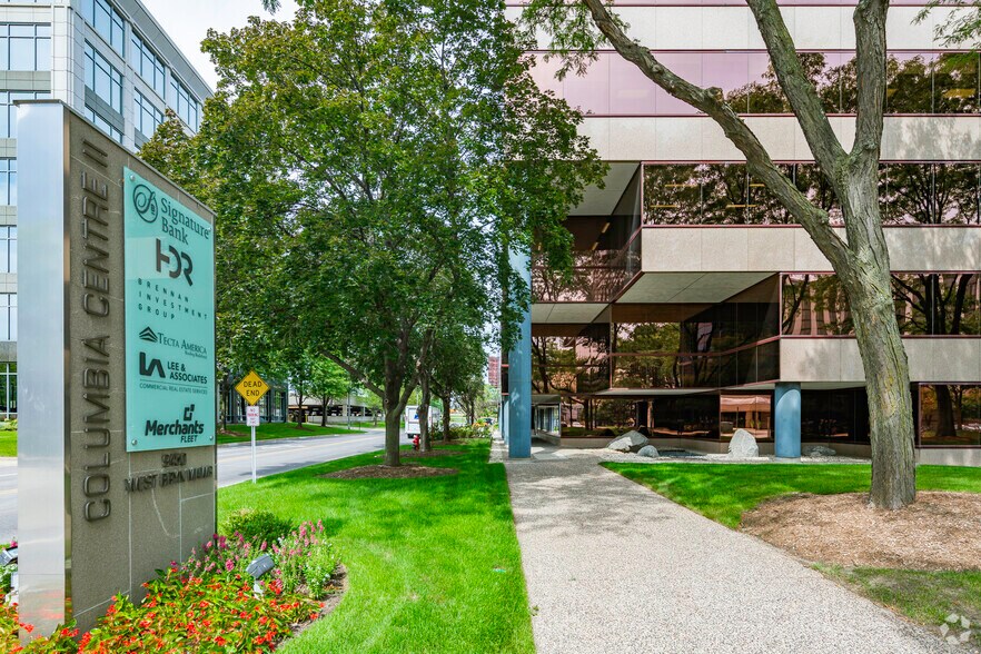 More Photos Of 9450 W Bryn Mawr Ave, Rosemont Office For Lease