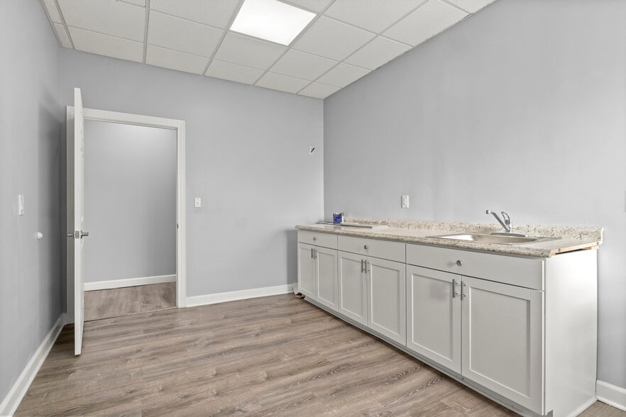 More Photos Of 32413 Michigan Ave, Wayne Freestanding For Sale