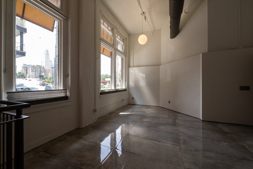 More Photos Of 523 Grand Blvd, Kansas City Apartments For Lease