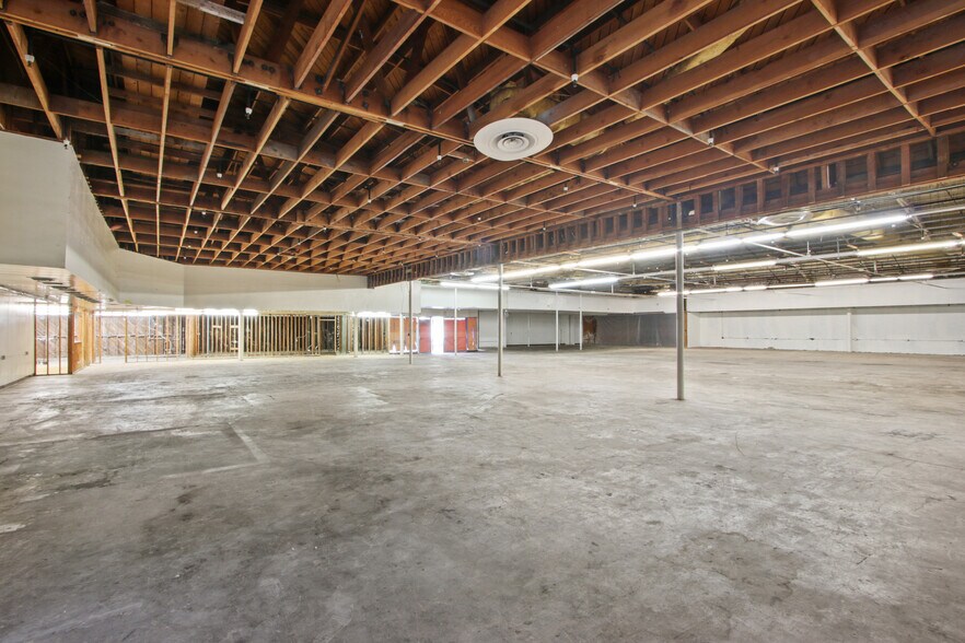 More Photos Of 1131 E Wardlow Rd, Long Beach Freestanding For Sale