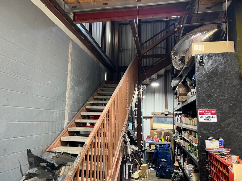 More Photos Of 706 E McKinney St, Denton Auto Repair For Sale