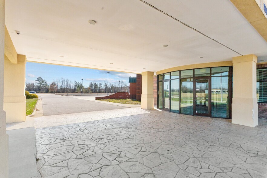 More Photos Of 201 E Livermore Dr, Pembroke Medical For Sale