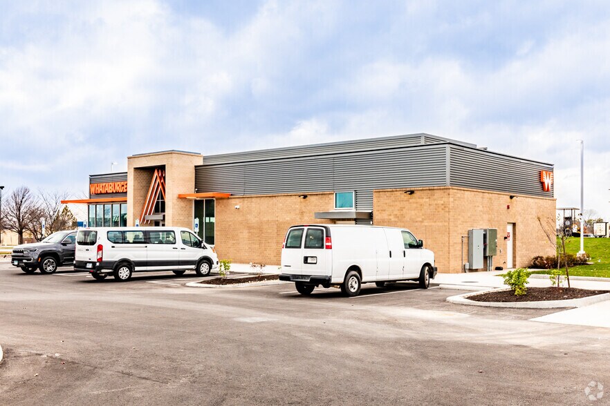 More Photos Of 1460 NE Douglas St, Lee's Summit Fast Food For Lease