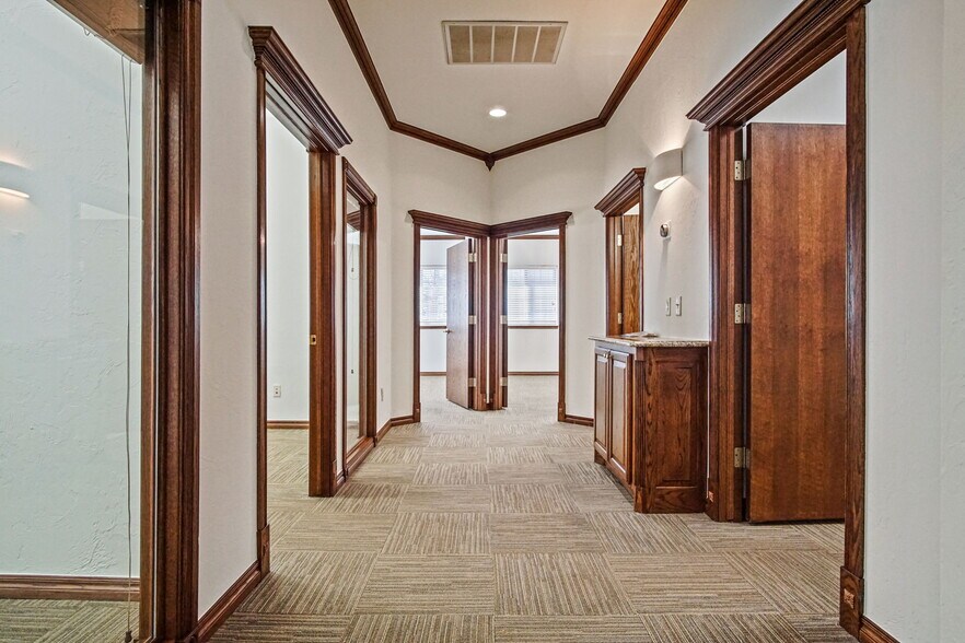 More Photos Of 1006 24th Ave NW, Norman Office For Sale