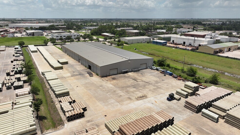 More Photos Of 19300 Oil Center Blvd, Houston Warehouse For Lease