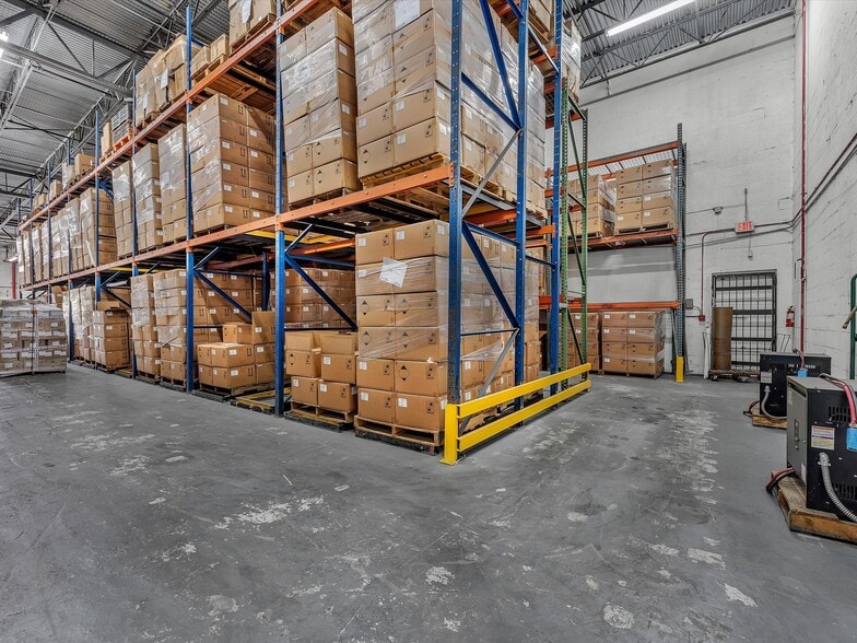 More Photos Of 8299 NW 30th Ter, Doral Warehouse For Lease