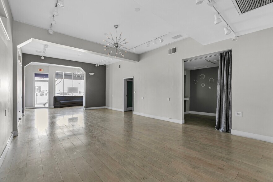 More Photos Of 11908 Ventura Blvd, Studio City Storefront Retail Office For Lease