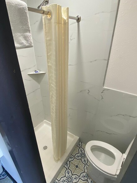 More Photos Of 921 E 8th St, Dallas Hotel For Sale