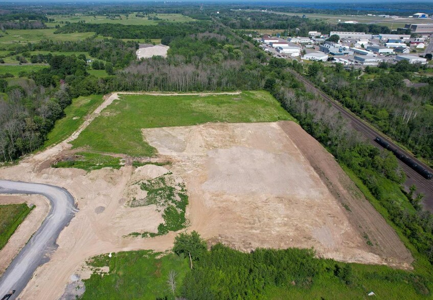 More Photos Of 108 Huff Av, Quinte West Warehouse For Lease