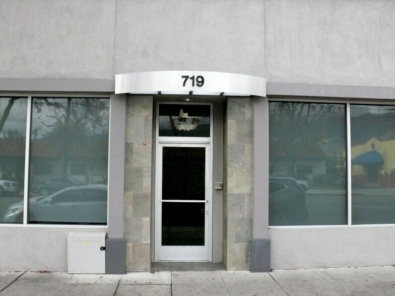 More Photos Of 719 N Victory Blvd, Burbank Office For Lease