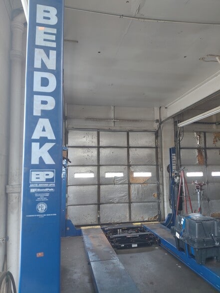 More Photos Of 2011 Woodson Rd, Saint Louis Auto Repair For Sale