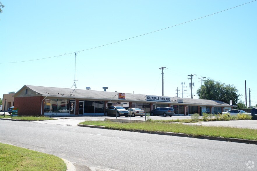 More Photos Of 2417-25 S Glendale St, Wichita Freestanding For Lease