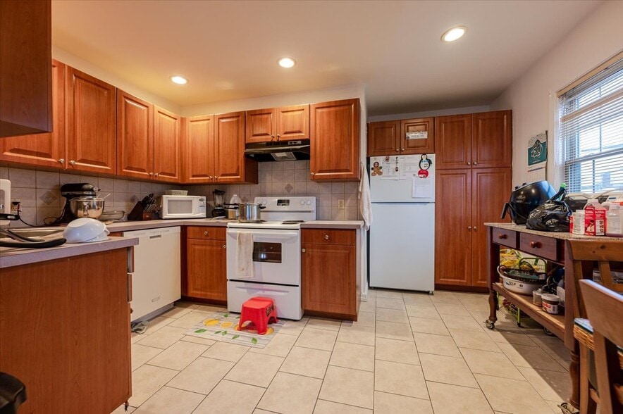 More Photos Of 21-23 W Jamaica Ave, Valley Stream Flex For Sale