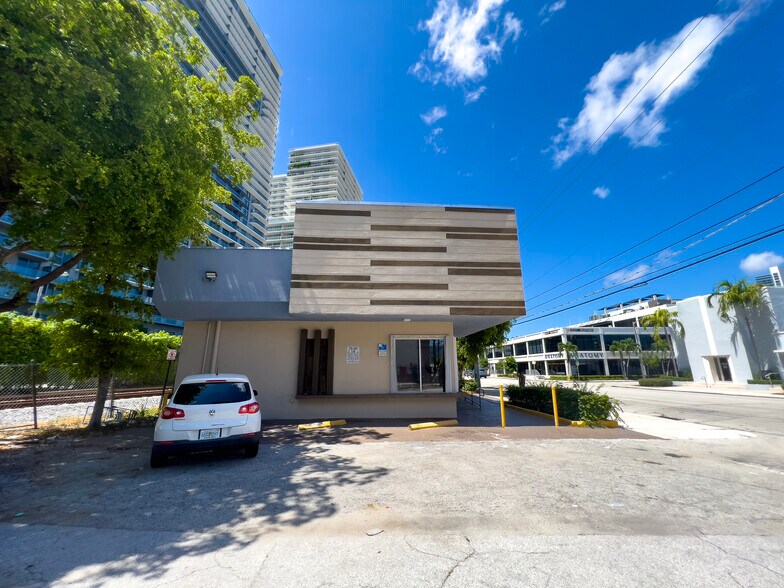 More Photos Of 3400 NE 2nd Ave, Miami Restaurant For Sale