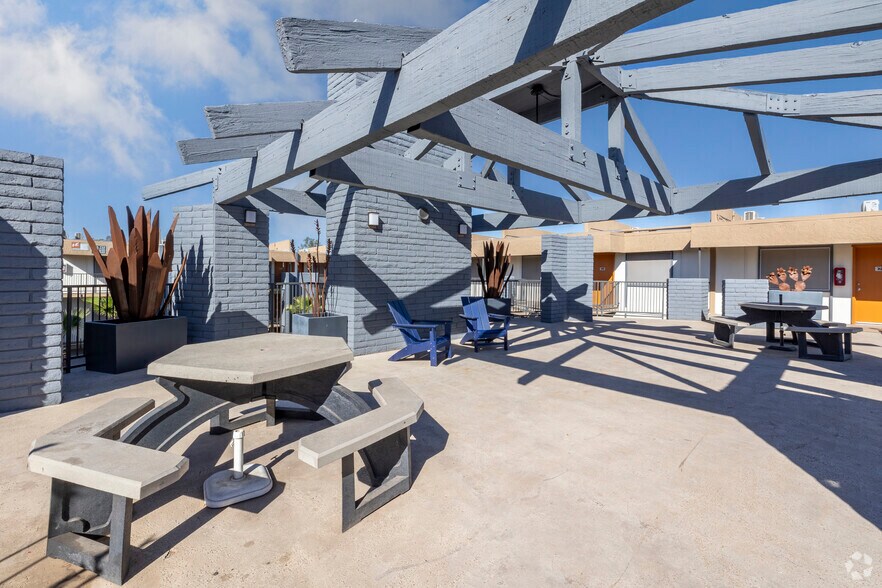 More Photos Of 1350 E Thomas Rd, Phoenix Apartments For Sale