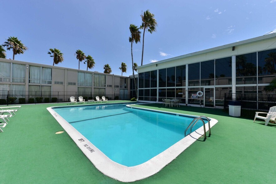 More Photos Of 910 Corn Products Rd, Corpus Christi Hotel For Sale