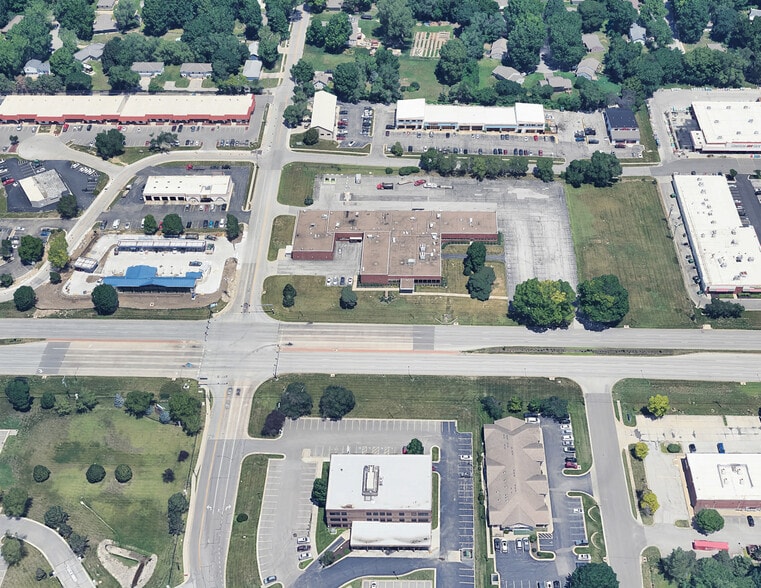 Primary Photo Of 12400 Shawnee Mission Pky, Shawnee Flex For Sale