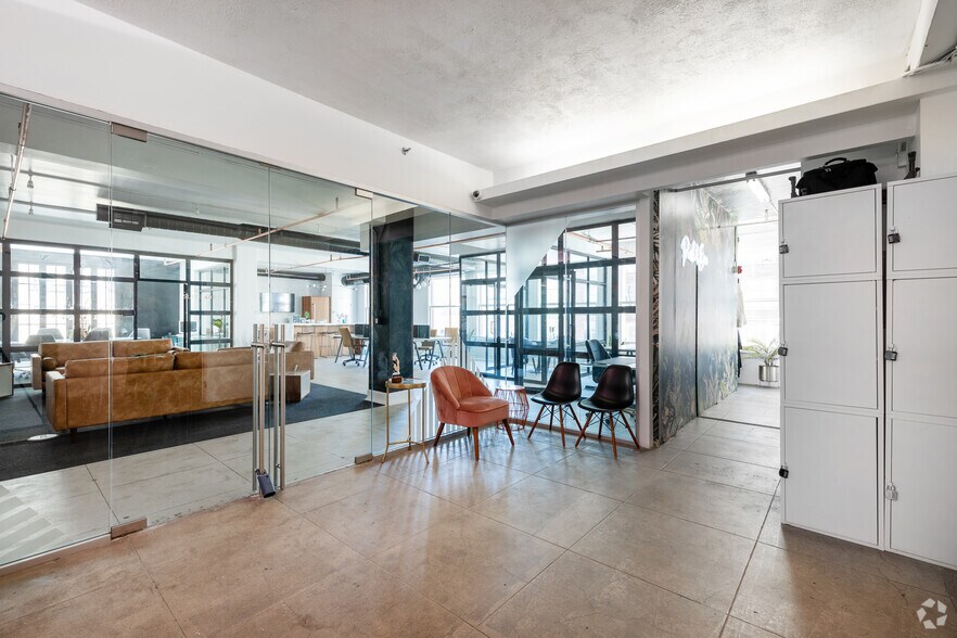 More Photos Of 521-527 W 7th St, Los Angeles Coworking Space
