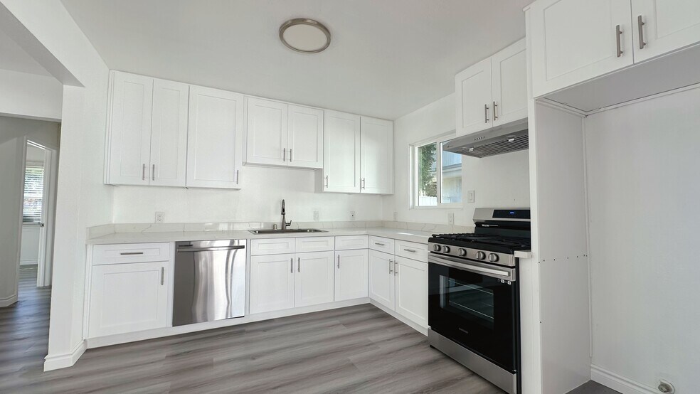 More Photos Of 3759 W 182nd St, Torrance Multifamily For Sale