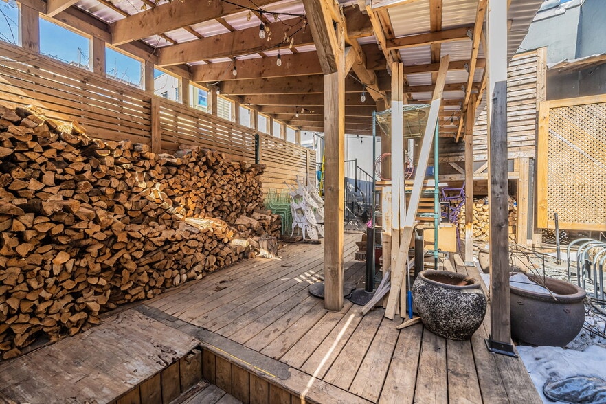 More Photos Of 5090-5092 St Notre-Dame O, Montréal General Retail For Sale