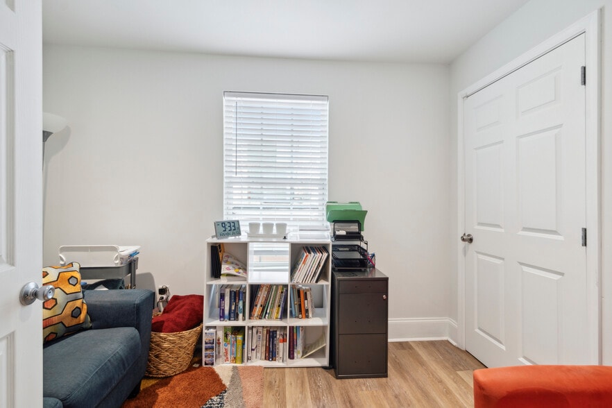 More Photos Of 8228 Oak St, New Orleans Office For Sale