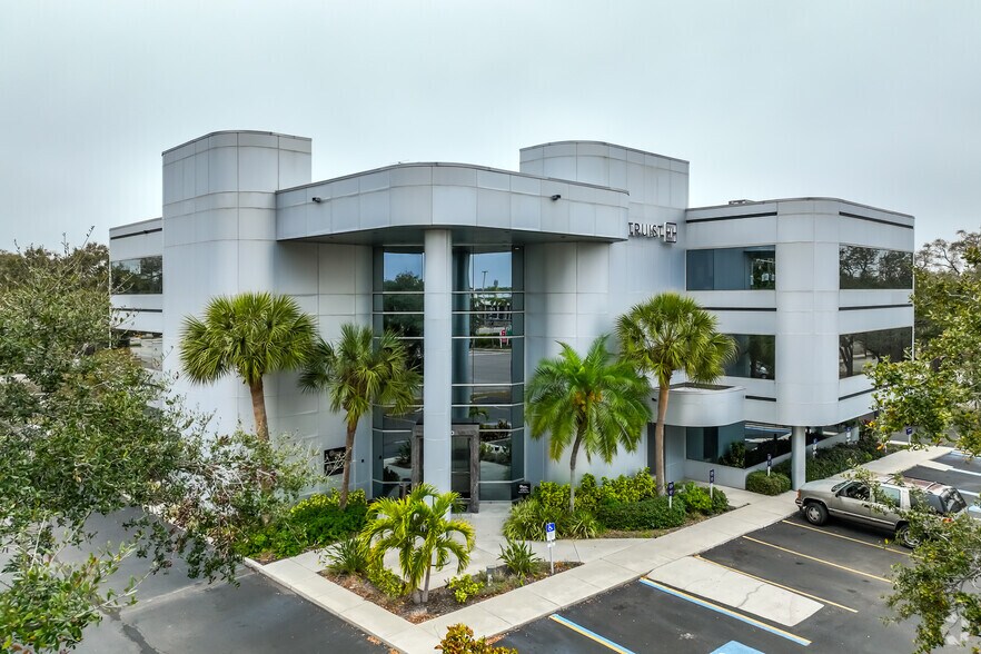 More Photos Of 3400 S Tamiami Trl, Sarasota Office For Lease