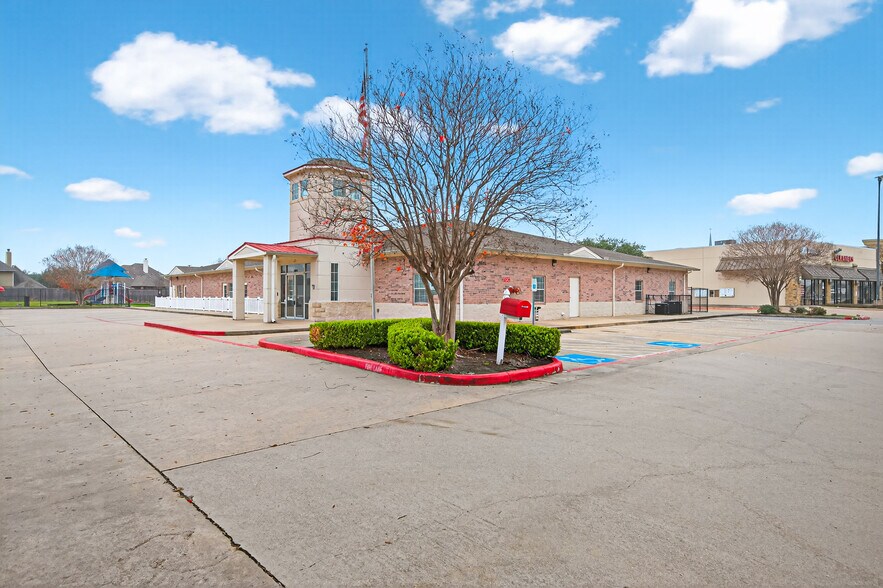 More Photos Of 8525 Queenston Blvd, Houston Freestanding For Sale