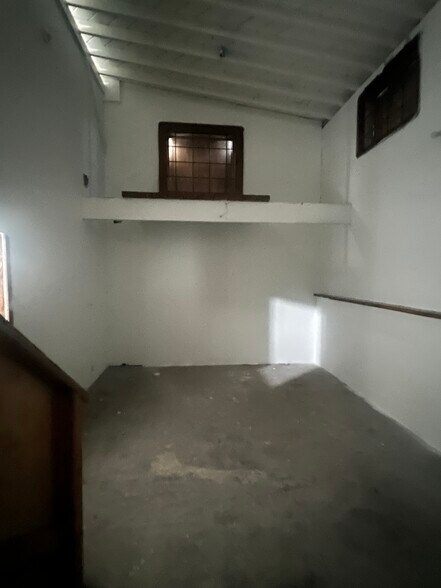 More Photos Of 47 W 3rd St, Eureka Showroom For Lease